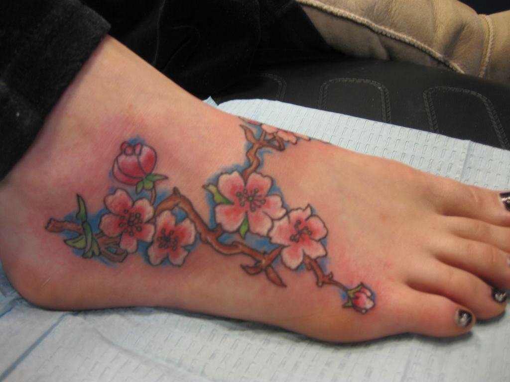itattooz flower tattoo on feet